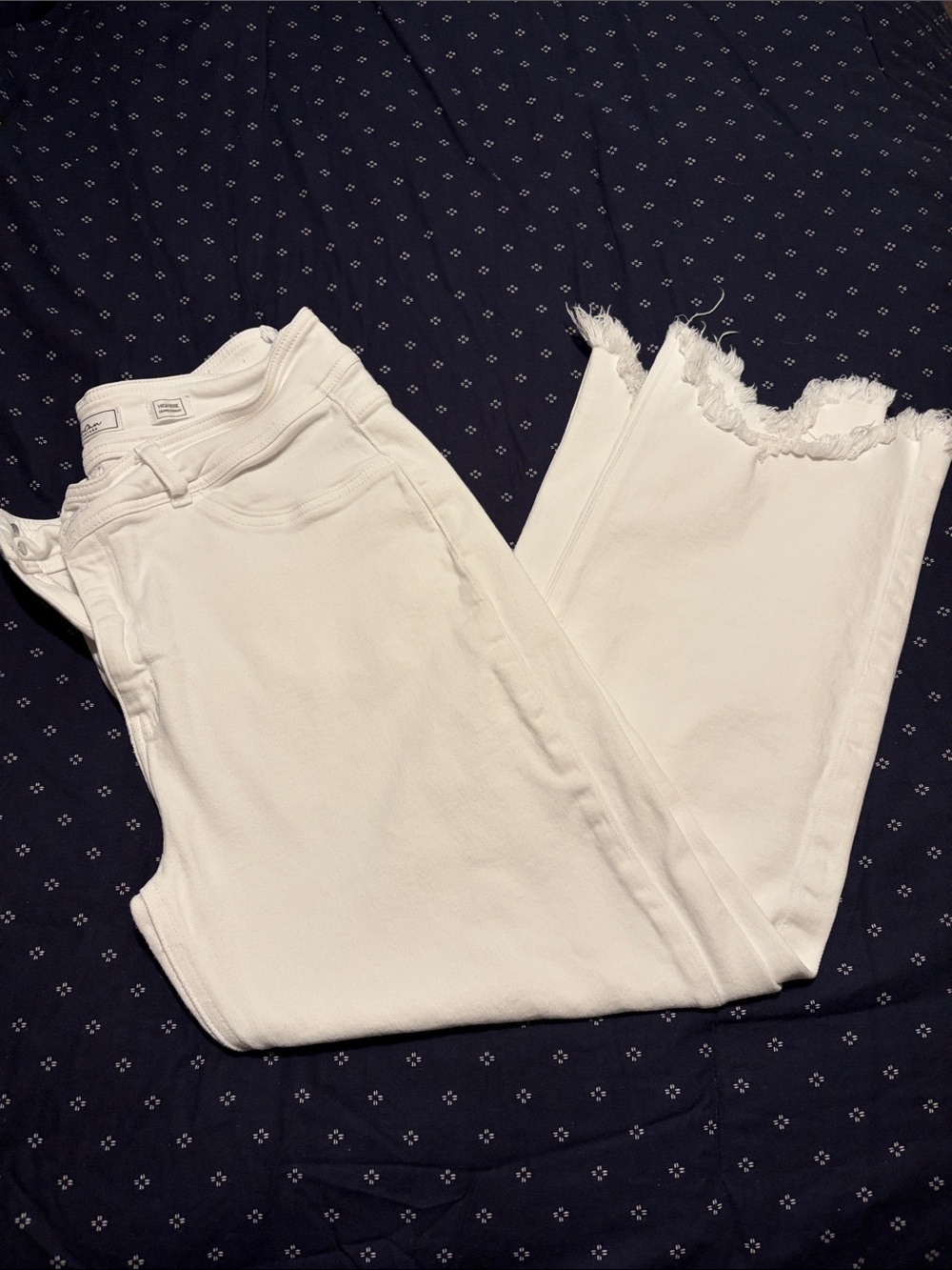KanCan White Frayed-Hem Ankle Jeans
